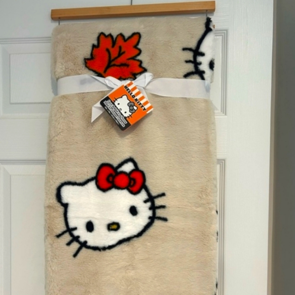 NWT Viral Fall Hello Kitty Blanket